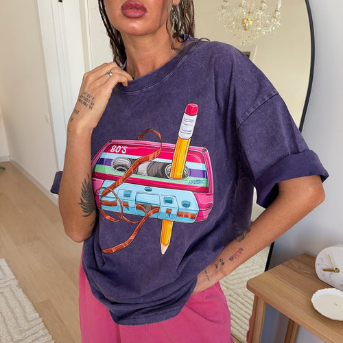 Oversize T-shirt for women with creative 80s graphic design Amarae
