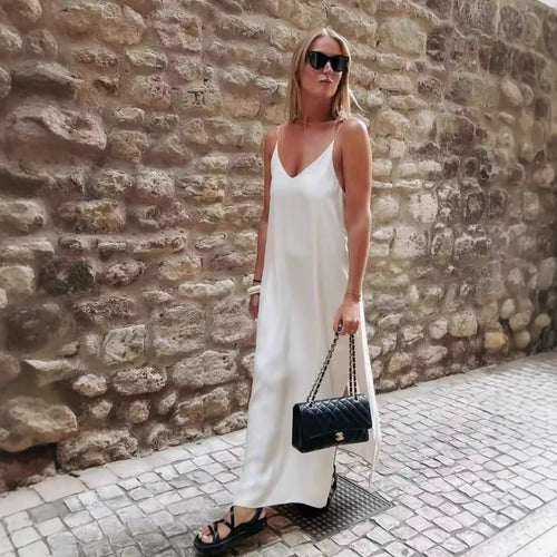 Spaghetti strap dress for ladies with an elegant cut and a fluid material Amarae