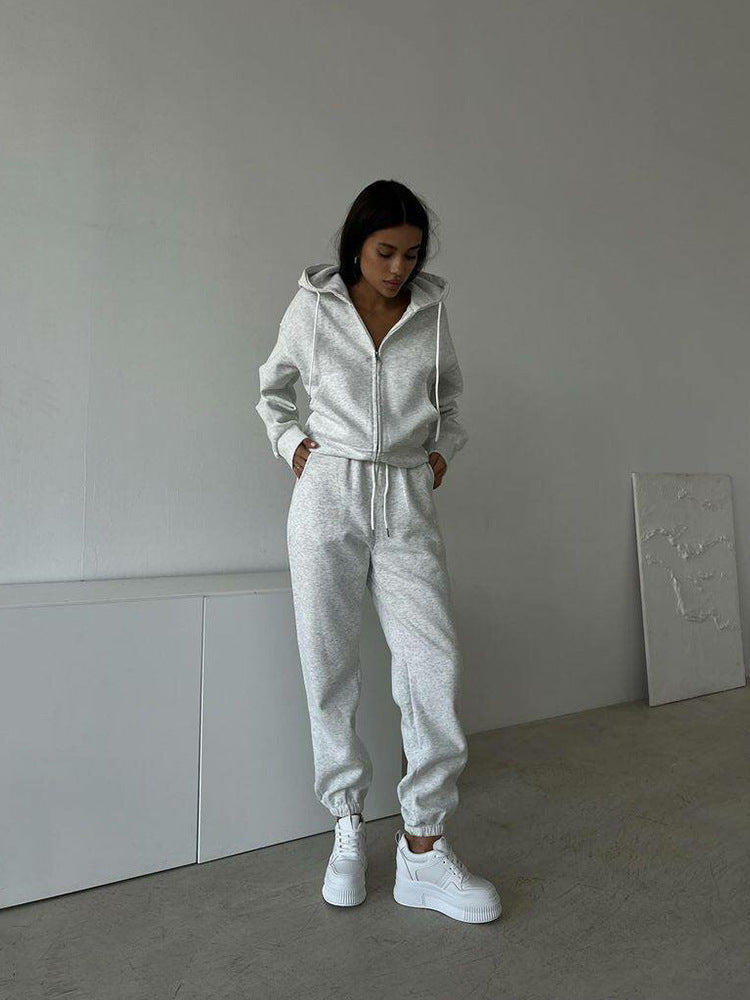 Women's sporty hoodie set with high waistband and practical pockets Chic & Stil