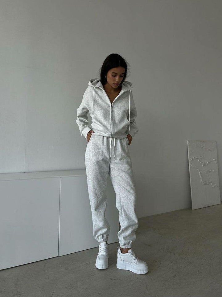Women's sporty hoodie set with high waistband and practical pockets Chic & Stil