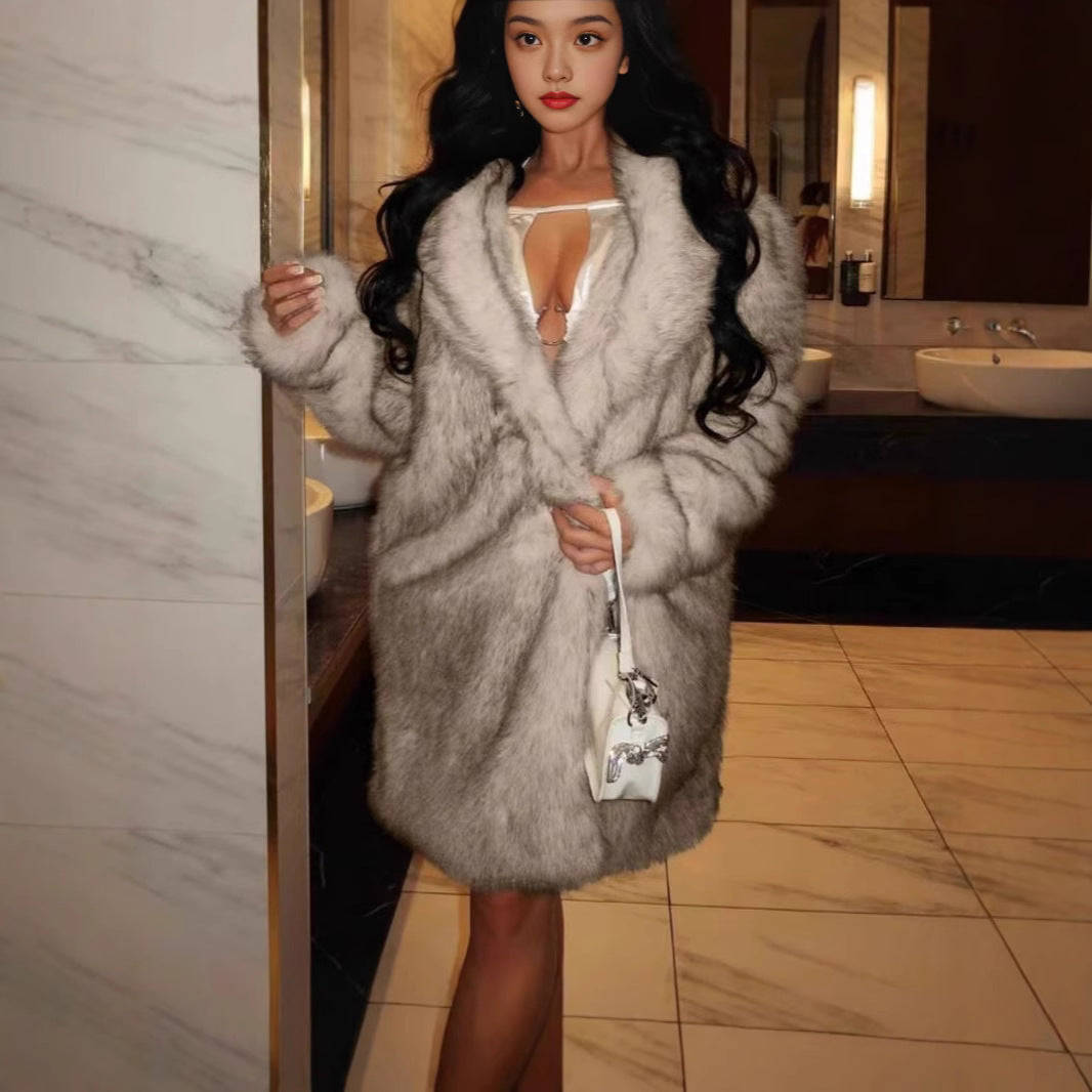Ladies luxurious faux fur coat with open sleeves Lune London