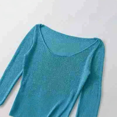 Women's fine knit tunic with bateau neckline, figure-hugging and bell sleeves Amarae