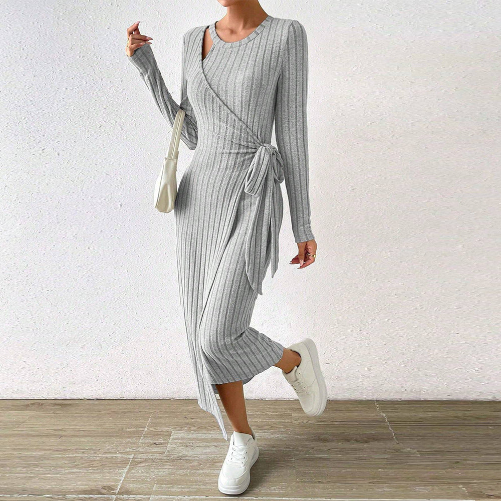 Robe portefeuille pour femmes avec de fines structures en côte et une coupe élégante Chic & Stil