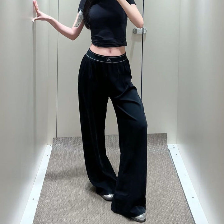 Women's wide sports trousers with elastic waistband and side pockets Chic & Stil