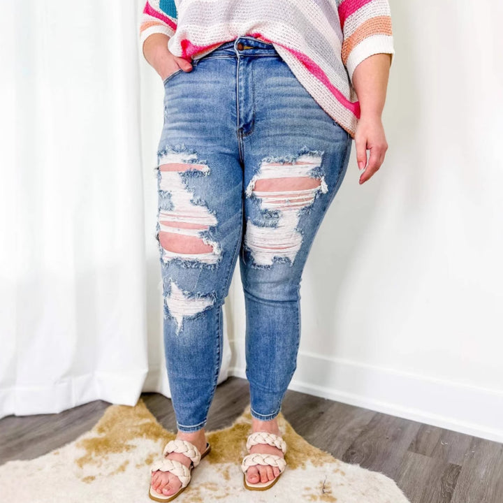 High-waisted destroyed jeans for women boyfriend style Chic & Stil