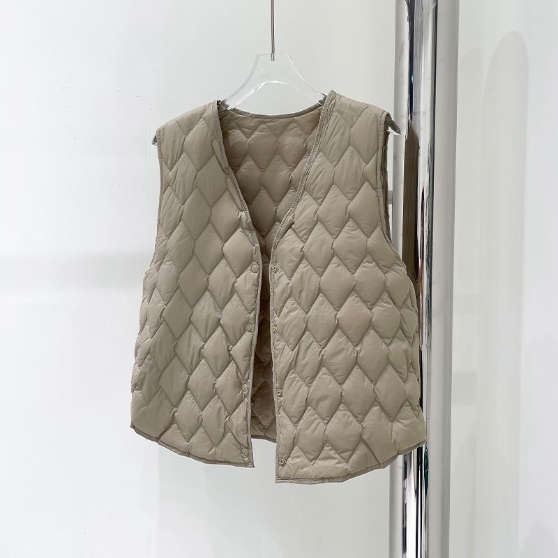 Women's sleeveless quilted thermal vest with diamond quilting and V-neck Amarae