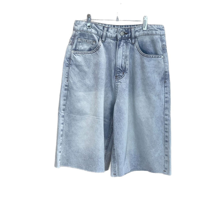 Ladies high-waisted wide denim Bermuda with fringed hem Amarae