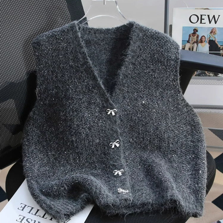 Gilet en tricot pour femmes avec accents scintillants et boutons décoratifs Chic & Stil