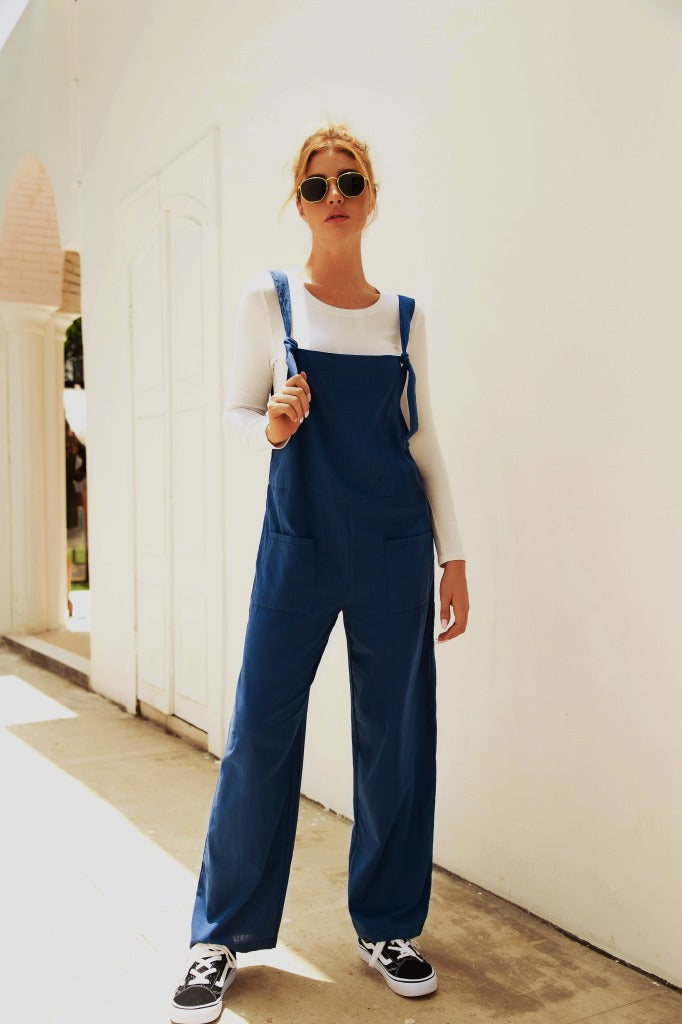 Women Casual Overall with Practical Pockets and Wide Straps Lune London