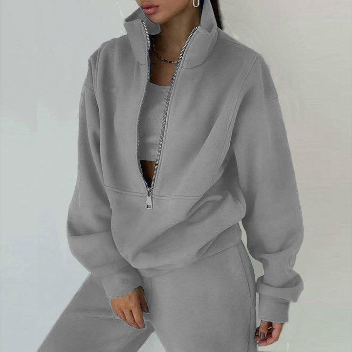 Women's sporty sweatshirt with high collar and practical zipper Chic & Stil