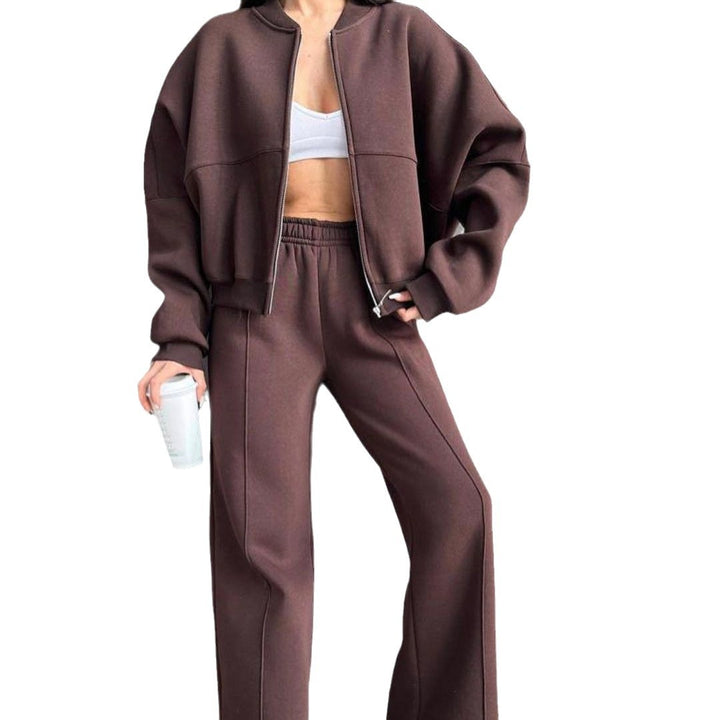 Casual look for women with a casual zip jacket and wide pants Lune London