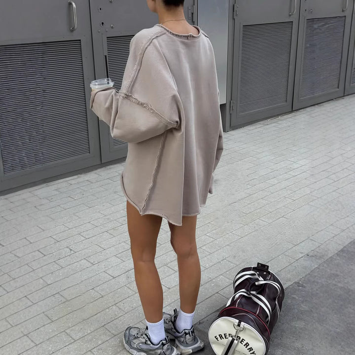 Oversized sweatshirt for women with a relaxed fit and ergonomic sleeves Lune London