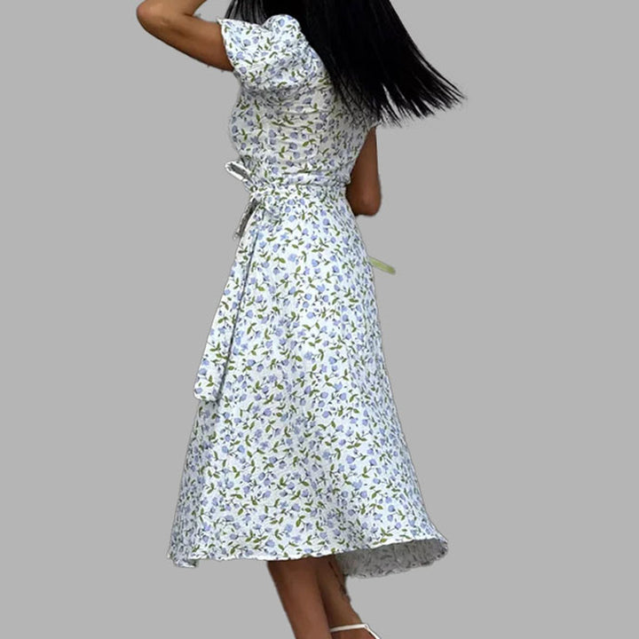 Robe portefeuille pour femmes avec des manches bouffantes volumineuses et des embellissements floraux Chic & Stil