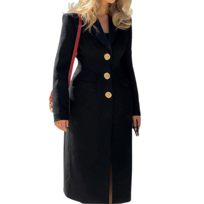Ladies elegant maxi coat with decorative buttons and practical pockets Lune London