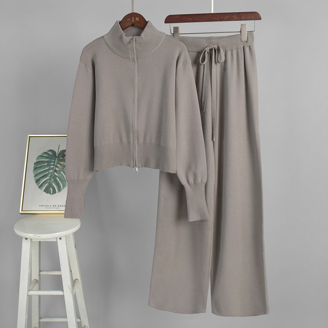 Ensemble de mode féminin tricoté avec col zippé et coupe ample Chic & Stil