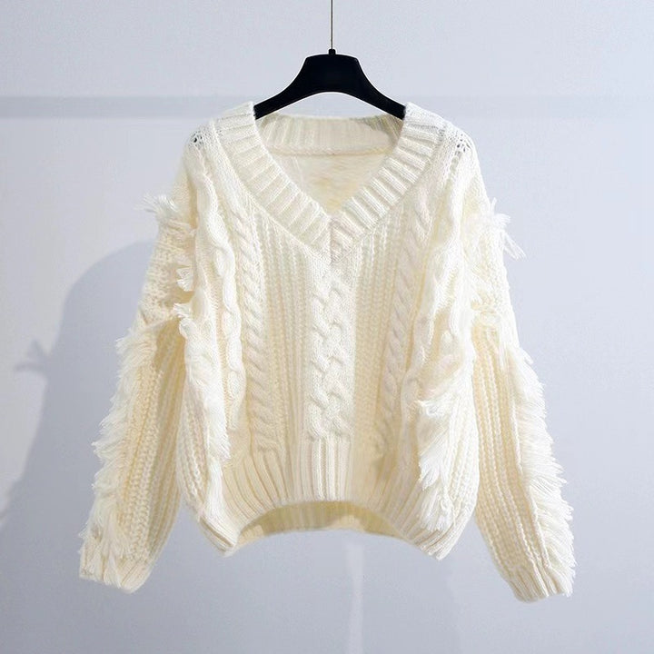 Ladies chunky knit sweater with fringes and V-neck Lune London