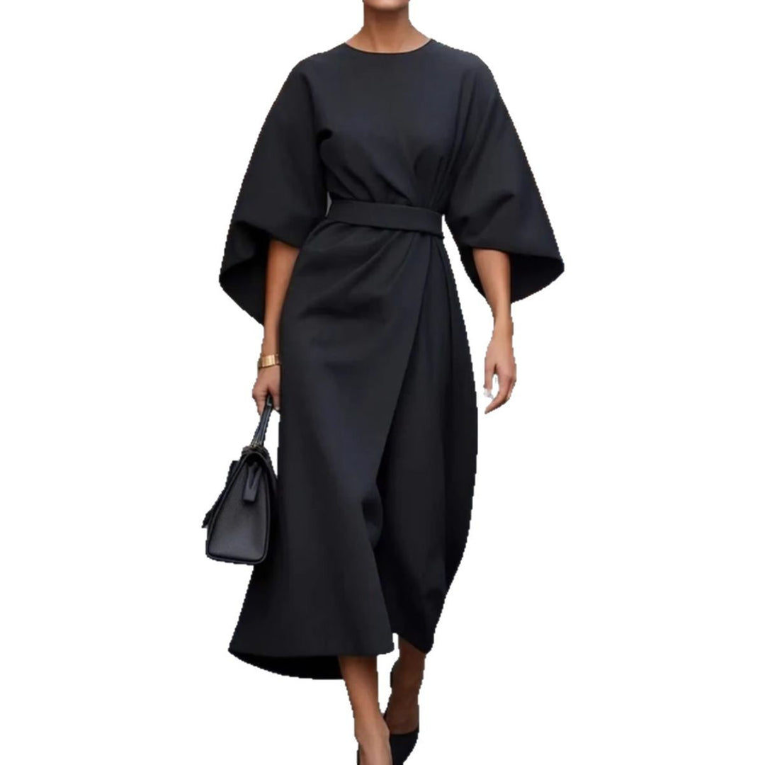 Elegant maxi dress for women with loose fit and belt at the waist Lune London