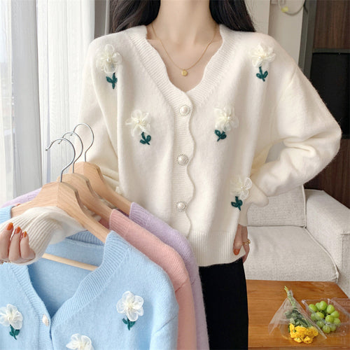 Playful women's cardigan button with floral embroidery and pearl buttons Amarae