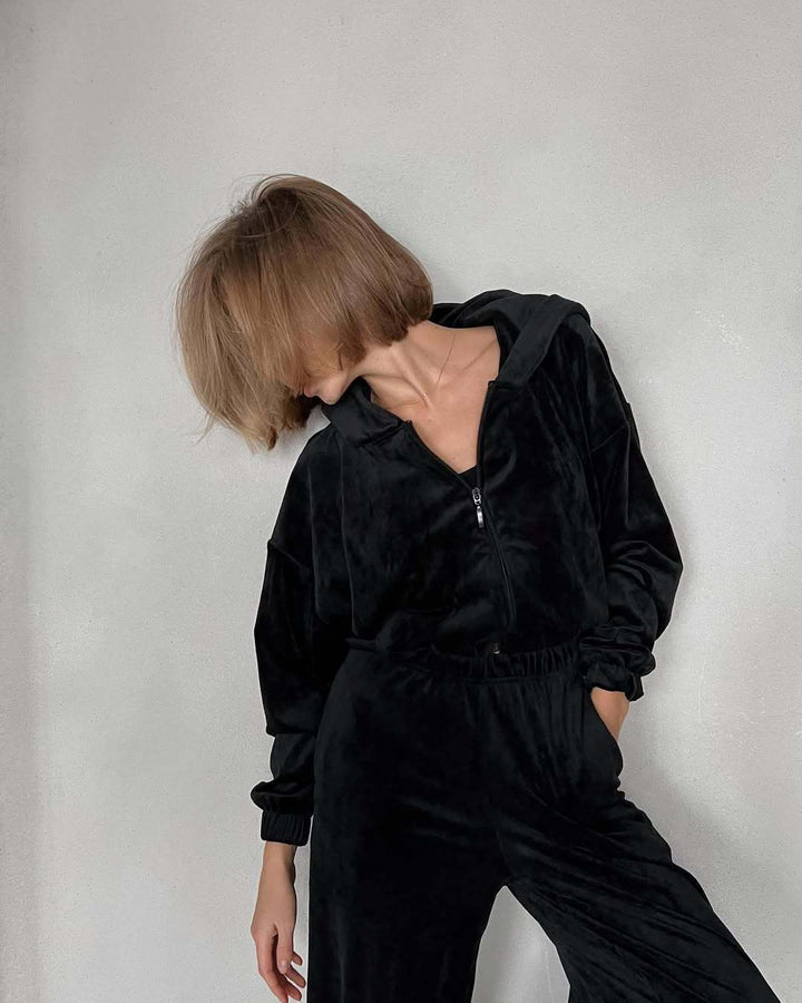 Ladies Sporty Fleece Jogging Set with Voluminous Sleeves and Elastic Cuffs Lune London