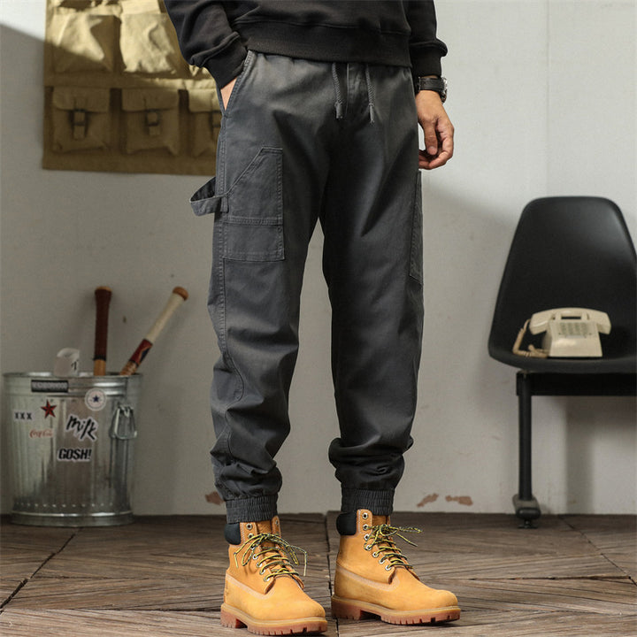 Comfortable cargo pants for men with practical side pockets Lune London
