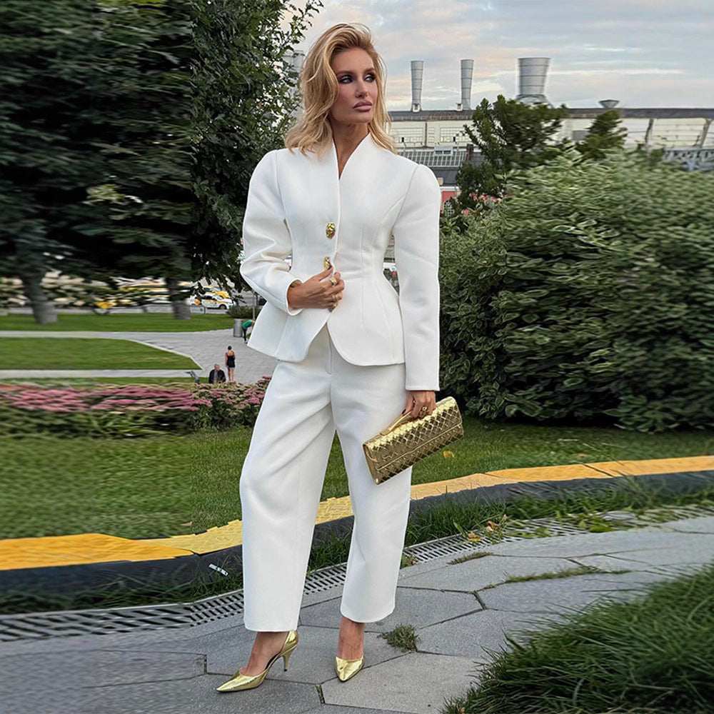 Ensemble Blazer et Pantalon Élegant pour Femmes avec Boutons en Or Chic & Stil