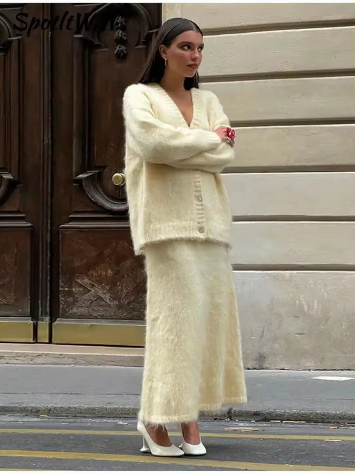 Dames Élégant Cardigan et Jupe par Chic & Stil