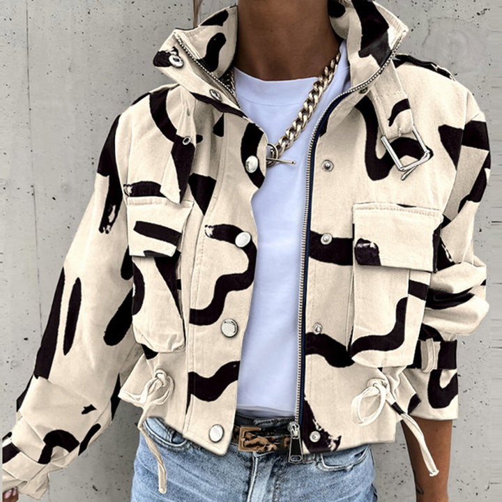 Veste utilitaire cropped tendance pour femmes avec un motif unique et des poches pratiques Chic & Stil