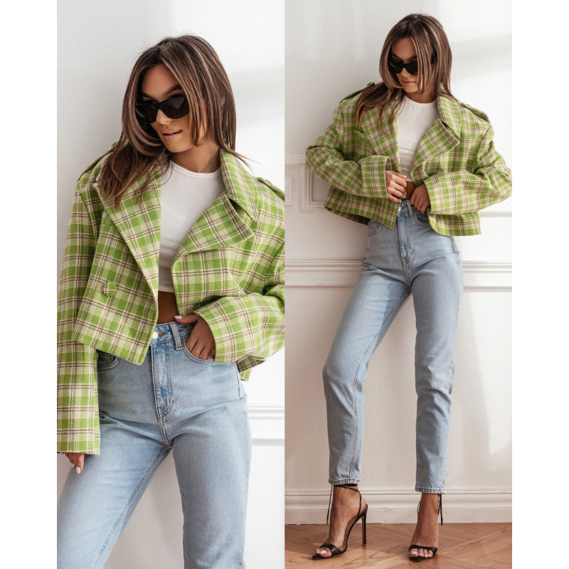 Short women's jacket with a modern fancy pattern and a flattering cut Lune London