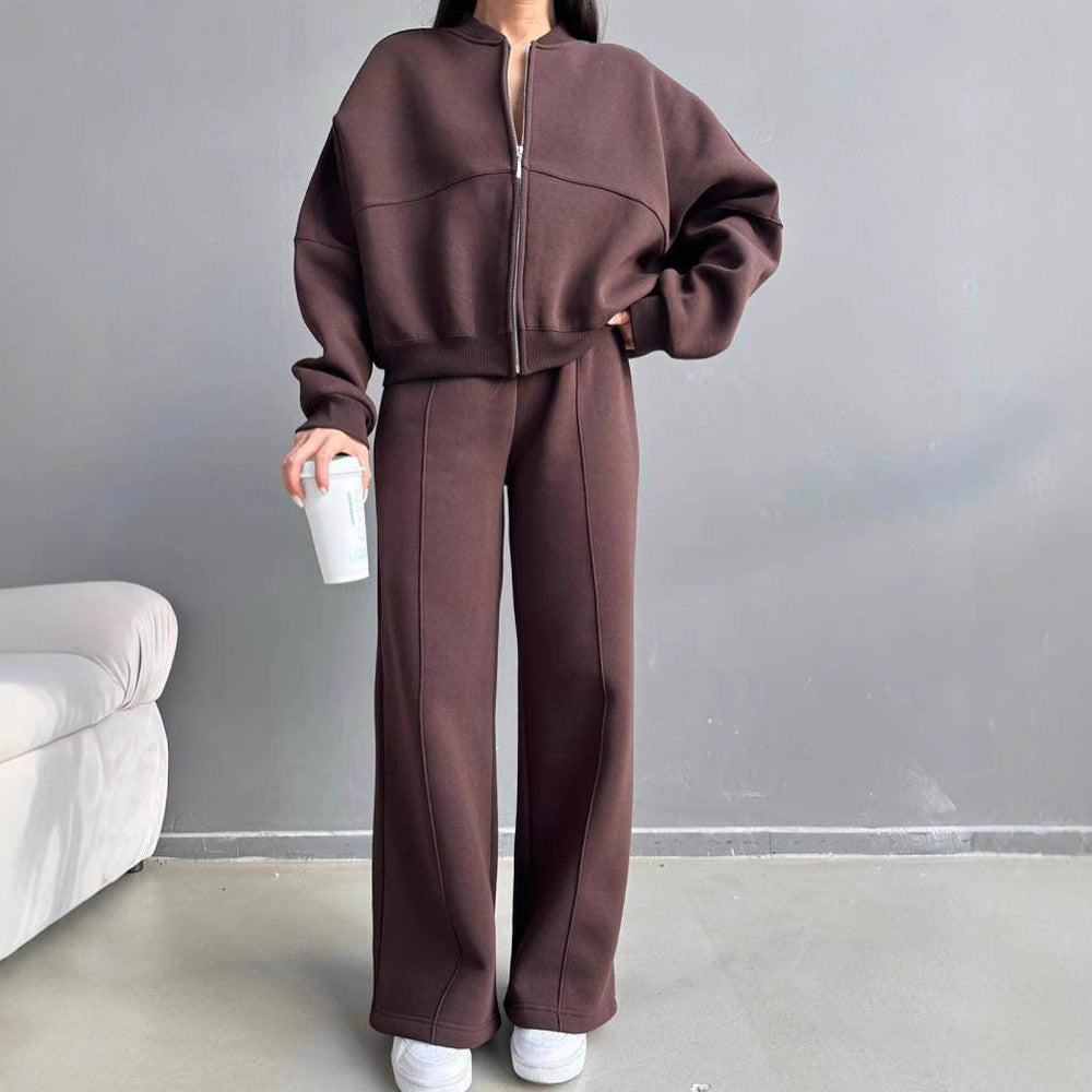Casual look for women with a casual zip jacket and wide pants Lune London