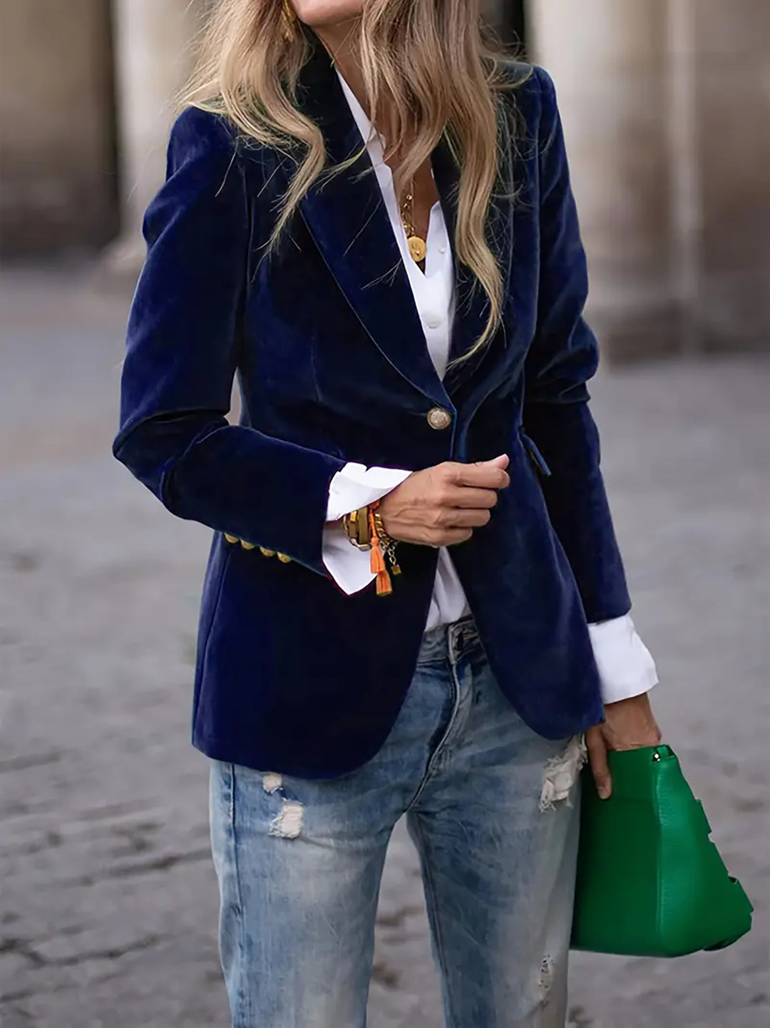 Ladies Elegant tailored velvet blazer with notch lapels and single-button Amarae