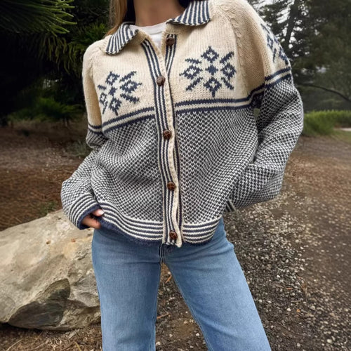 Veste en tricot pour femmes avec motif traditionnel et patte de boutonnage Chic & Stil