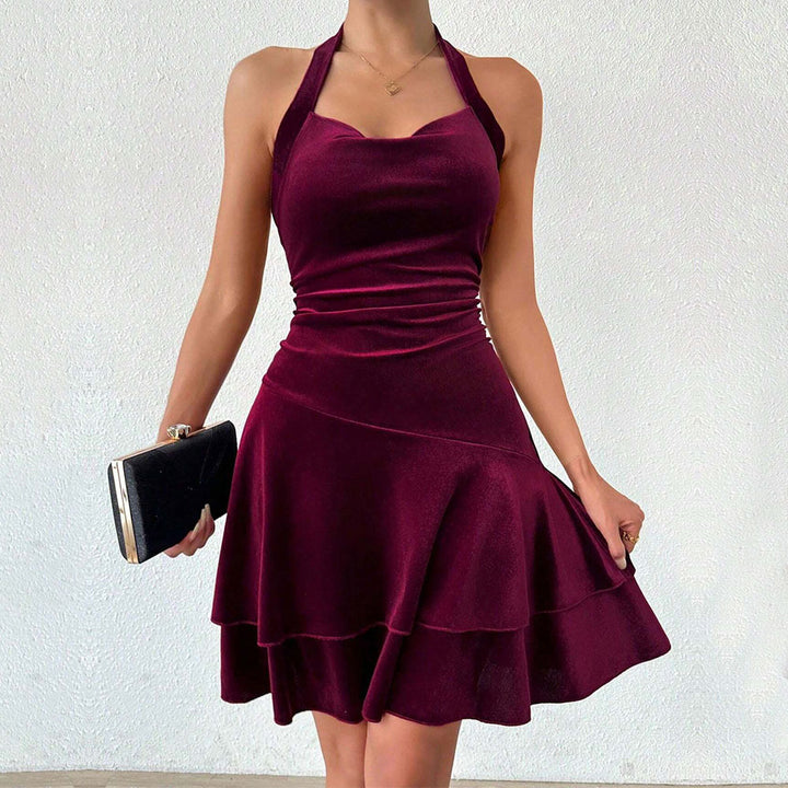 Robe de soirée ajustée pour dames avec jupe volants et design dos nu Chic & Stil