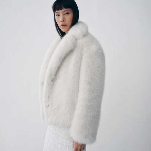 Women Short Plush Jacket with Wide Collar Amarae