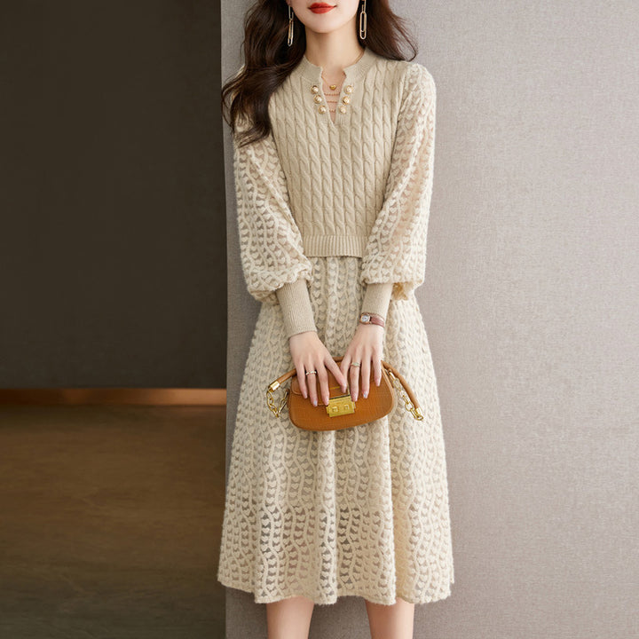Robe tricotée pour femmes avec un haut texturé et une jupe A-line de longueur moyenne.