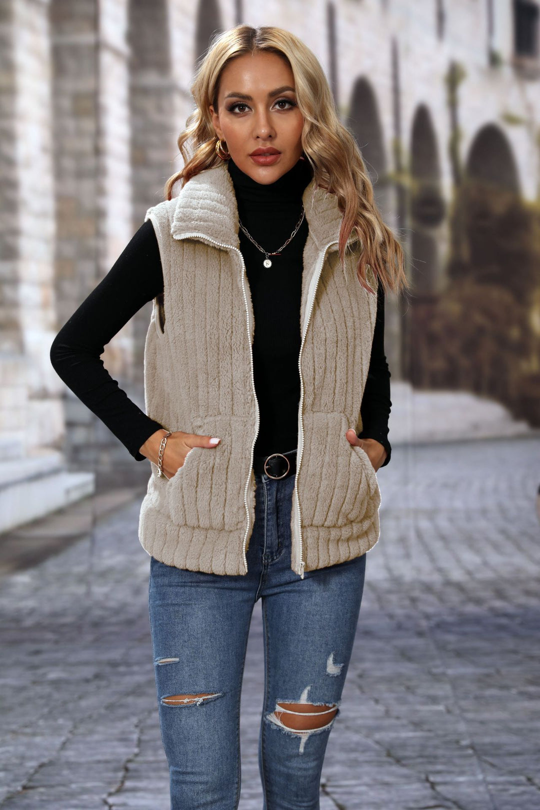 Fleece vest for women with textured material and practical pockets Lune London