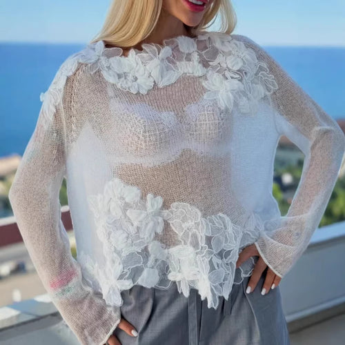 Pull en tricot pour femmes avec des accents floraux en dentelle et un design transparent Chic & Stil