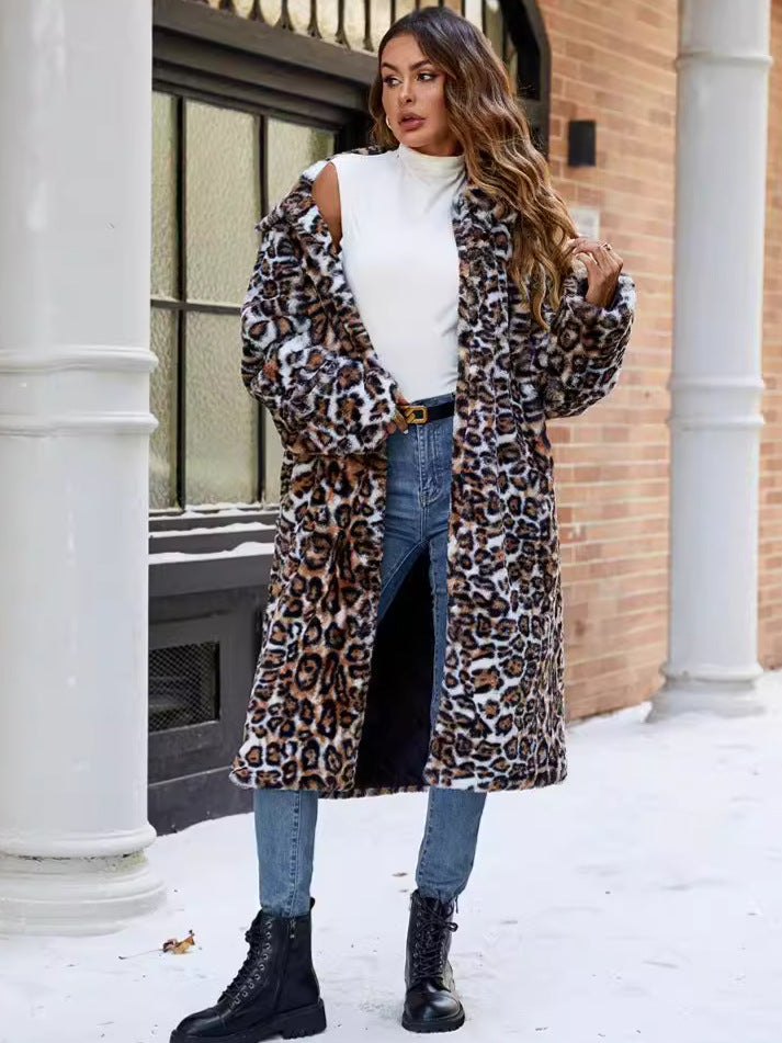 Ladies elegant and stylish faux fur coat Lune London