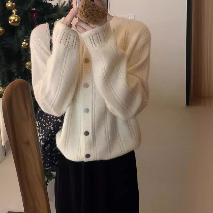 Chunky knit cardigan for women with an elegant button closure and wide sleeves Lune London