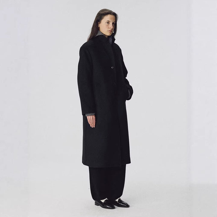 Manteau long élégant pour femme avec des revers tendance et des poches plaquées Chic & Stil