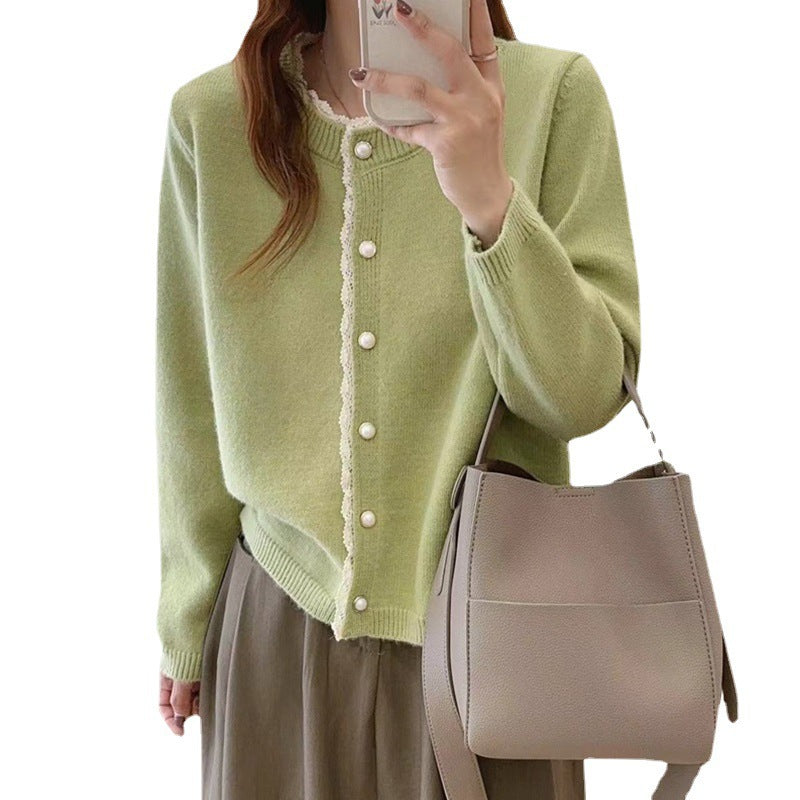 Cardigan femme en maille fine avec fermeture à bouton décoratif et structures côtelées douces Chic & Stil