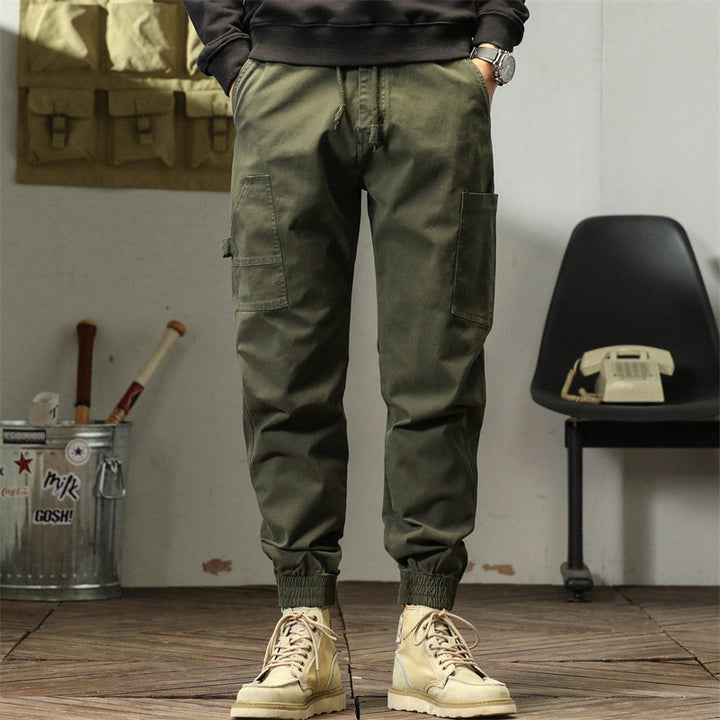 Comfortable cargo pants for men with practical side pockets Lune London