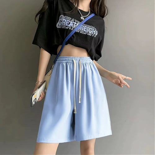 Women's casual sports shorts with elastic waistband and practical side pockets