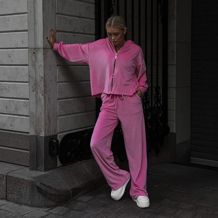 Women's sporty lounge set with a loose fit and pockets Lune London