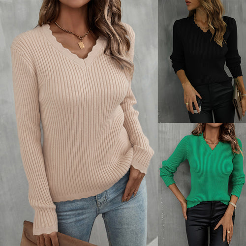 Pull en rib avec col en V pour femmes et bord ondulé Chic & Stil