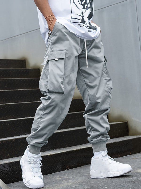 Casual utility pants for men with practical pockets and elastic waist Lune London