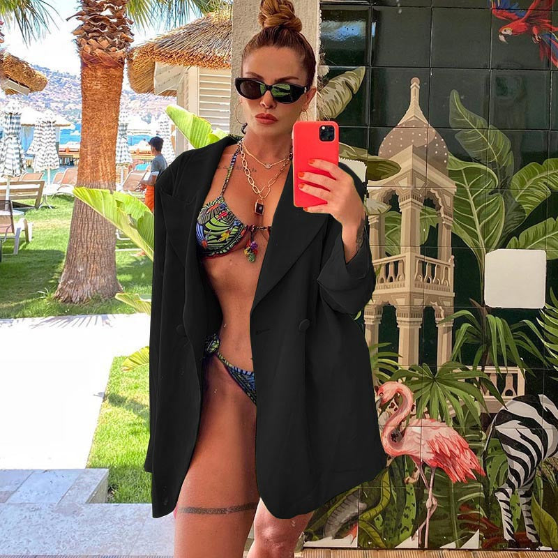 Casual oversized blazer for women with a modern cut and chic elegant details