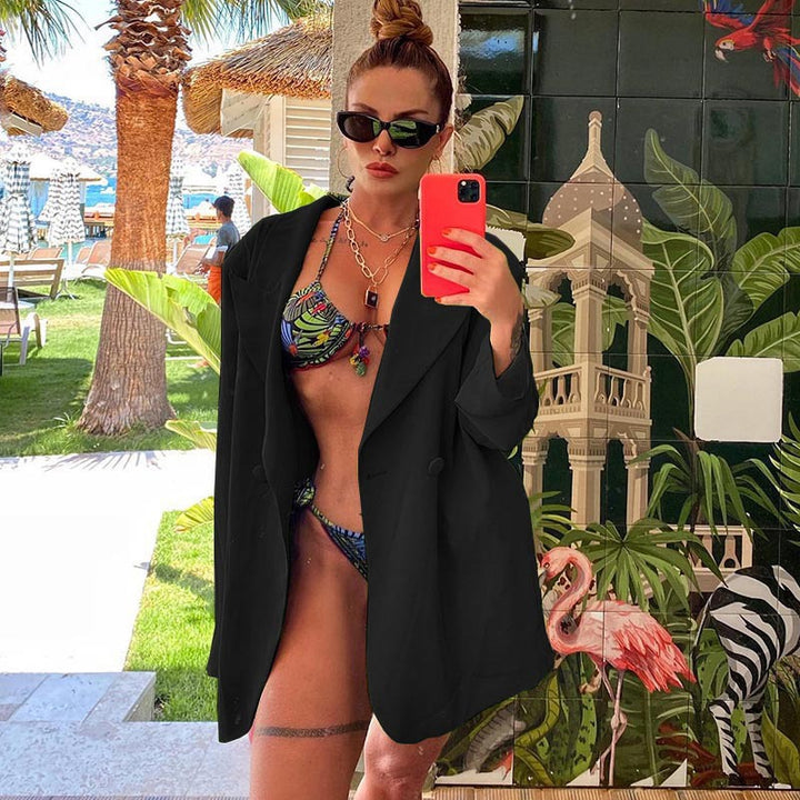 Casual oversized blazer for women with a modern cut and chic elegant details