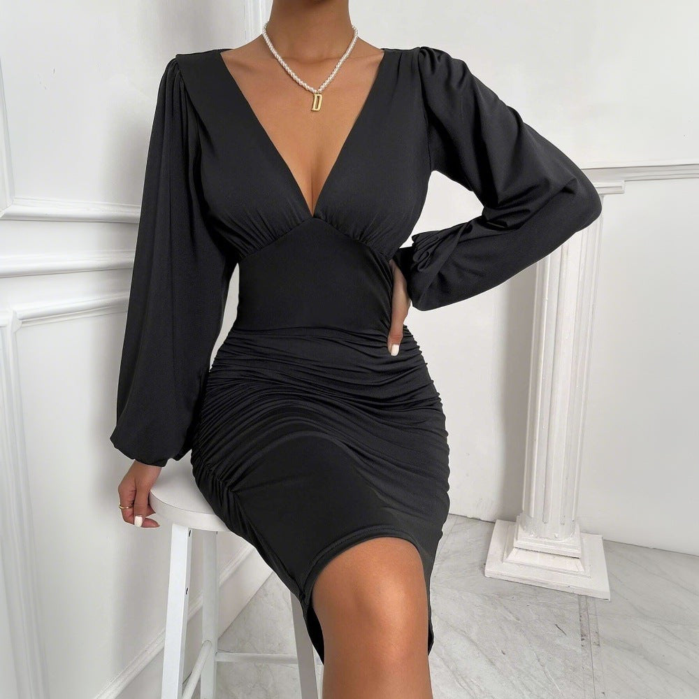 Robe mini pour femmes avec décolleté en V profond et manches volumineuses Chic & Stil