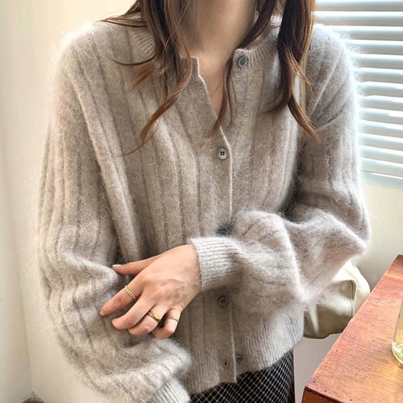Gilet en maille fine pour femmes avec des détails de bouton élégants et un matériau doux Chic & Stil