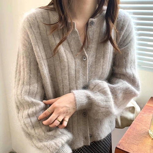 Gilet en maille fine pour femmes avec des détails de bouton élégants et un matériau doux Chic & Stil